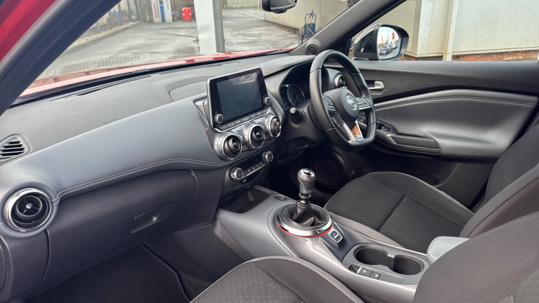 Nissan Juke 1.0 DiG-T N-Connecta 5dr Petrol Hatchback